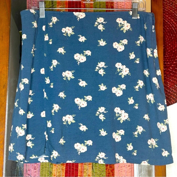 American Eagle Outfitters Dresses & Skirts - American Eagle Blue Floral Elastic Waist Lined Skirt size Large